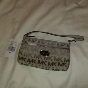 **NWT** MICHAEL Michael Kors Wristlet